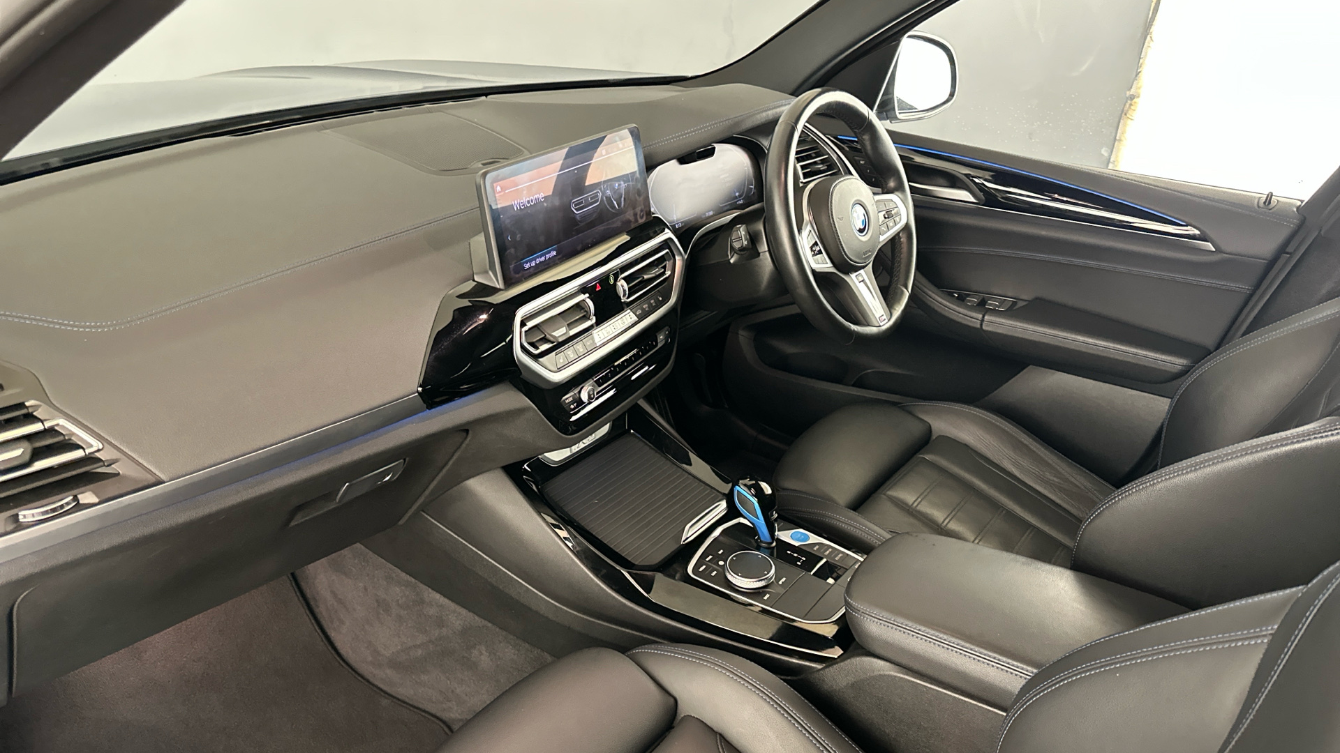 4020724 210kW M Sport 80kWh 5dr Auto