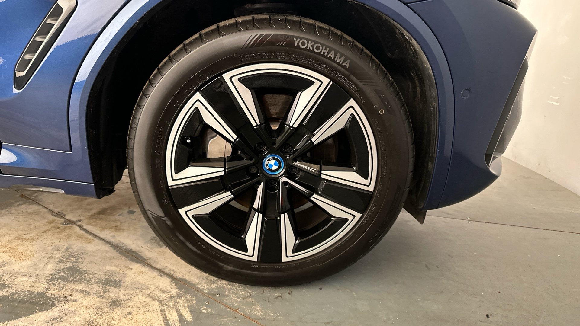 4020724 210kW M Sport 80kWh 5dr Auto