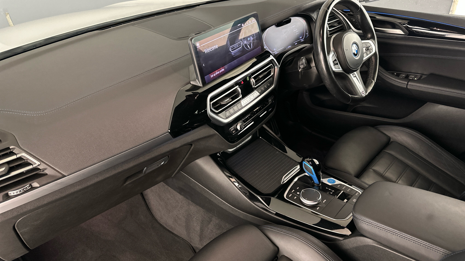 4020714 210kW M Sport 80kWh 5dr Auto