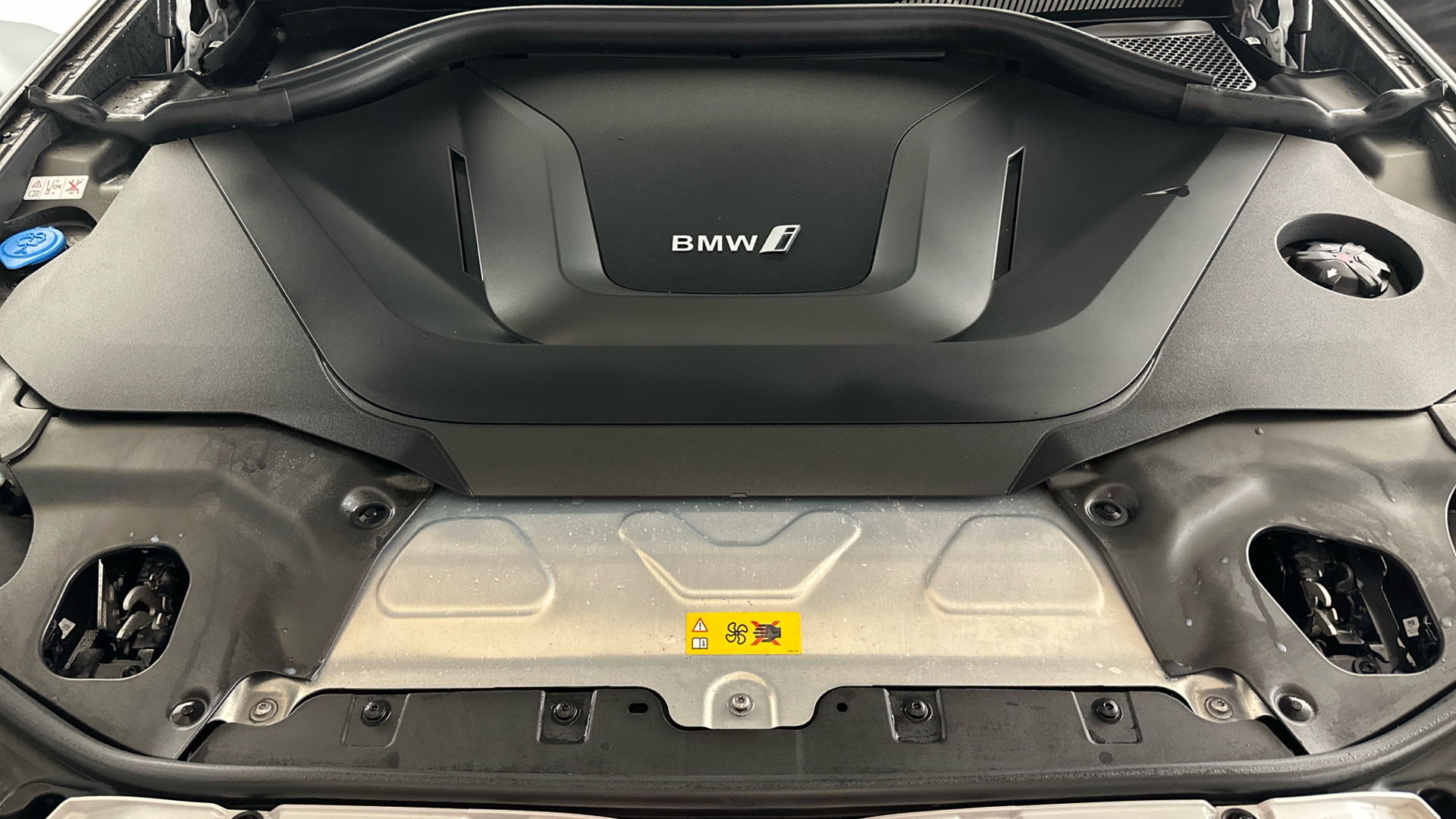 4020714 210kW M Sport 80kWh 5dr Auto