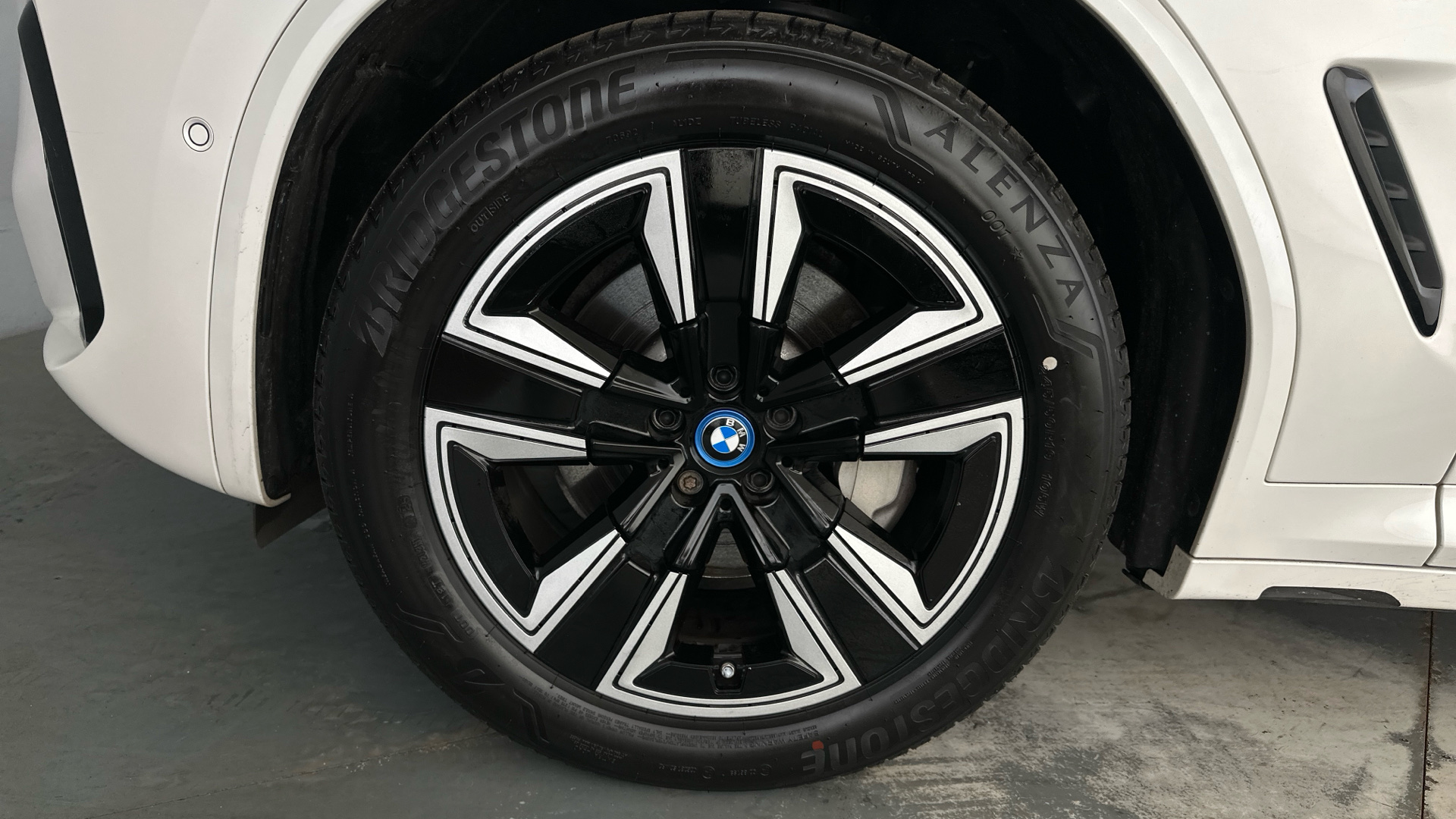 4020714 210kW M Sport 80kWh 5dr Auto