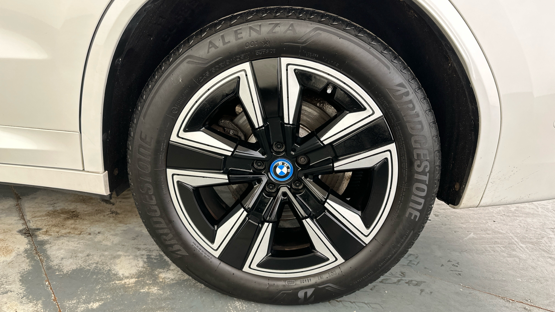 4020714 210kW M Sport 80kWh 5dr Auto