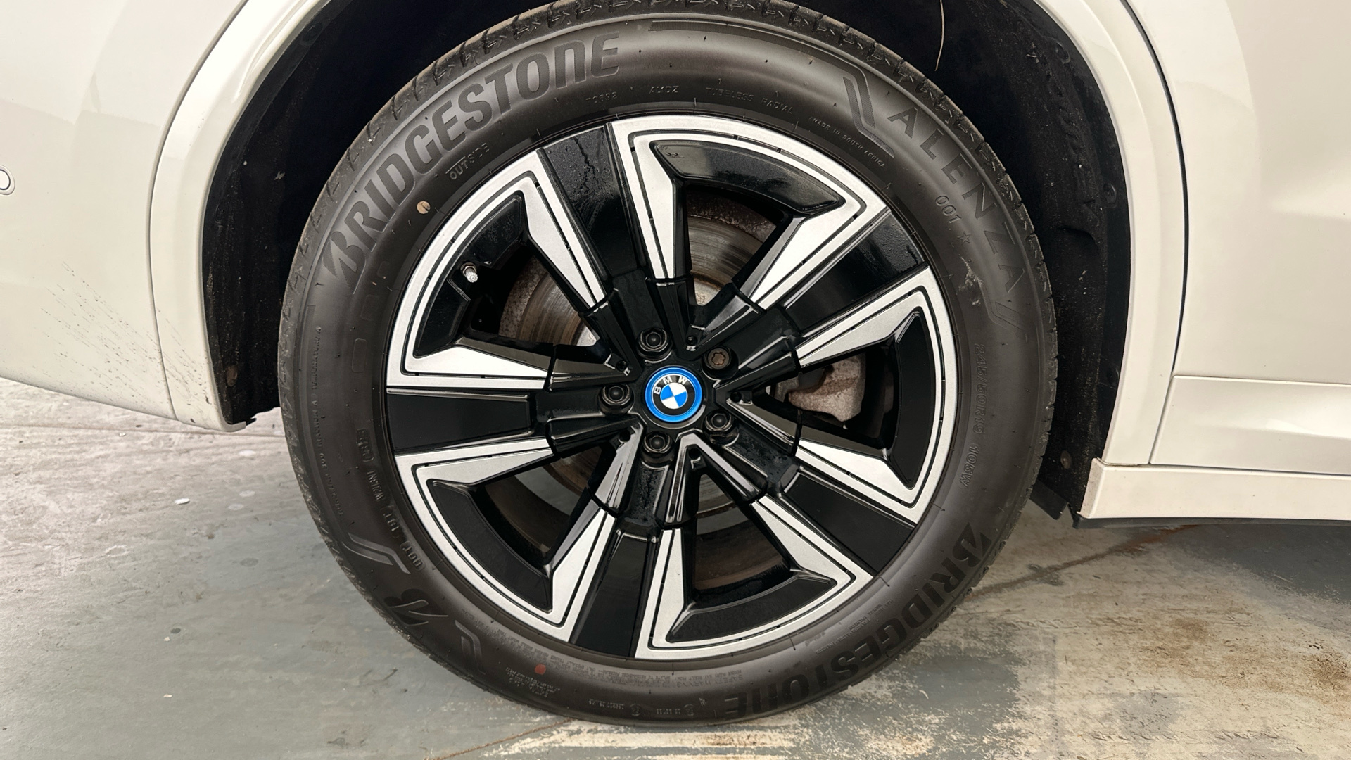 4020714 210kW M Sport 80kWh 5dr Auto