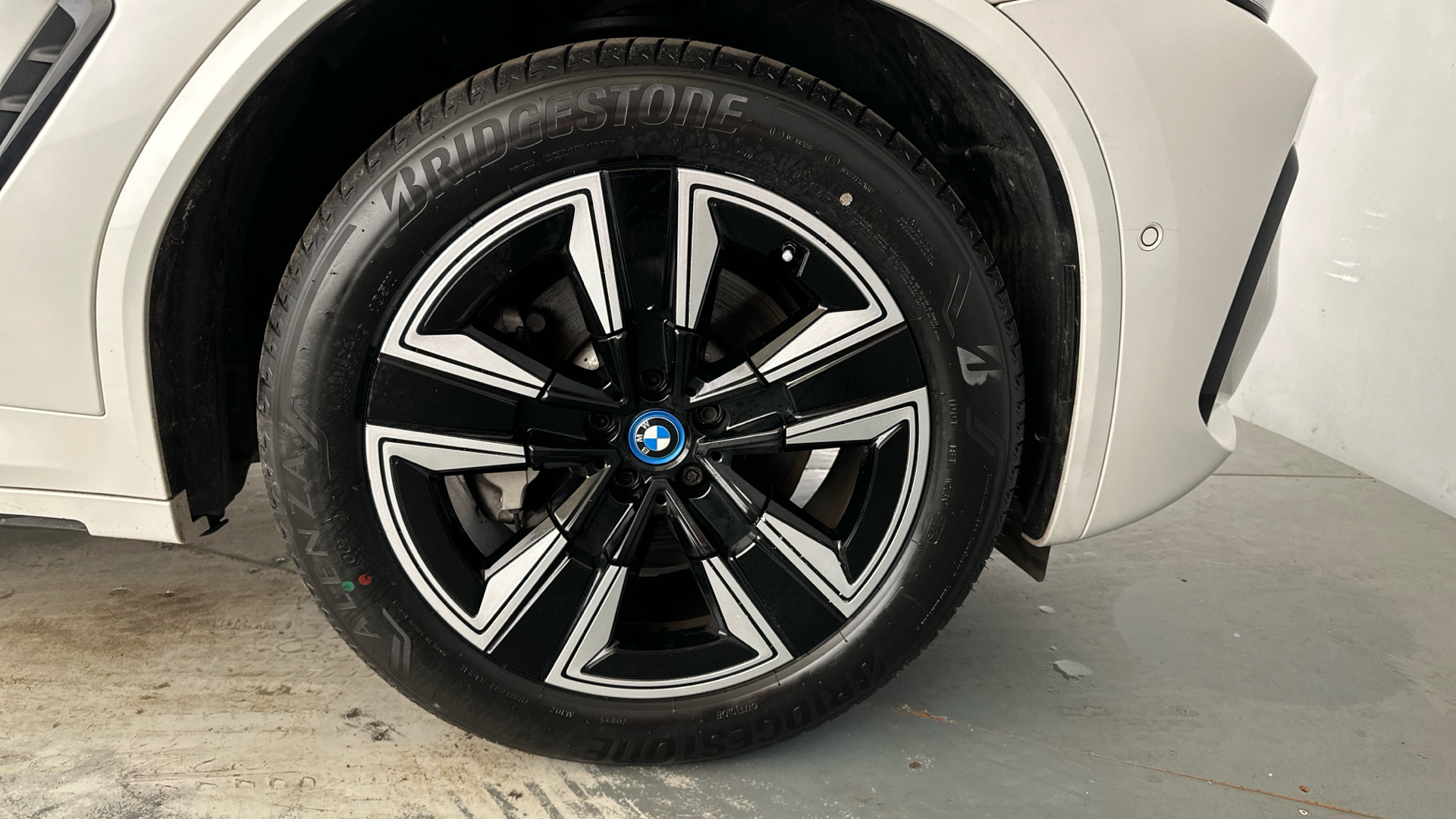 4020714 210kW M Sport 80kWh 5dr Auto