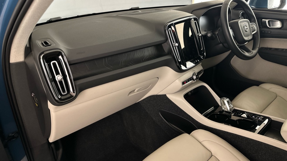 VOLVO XC40 Image 10