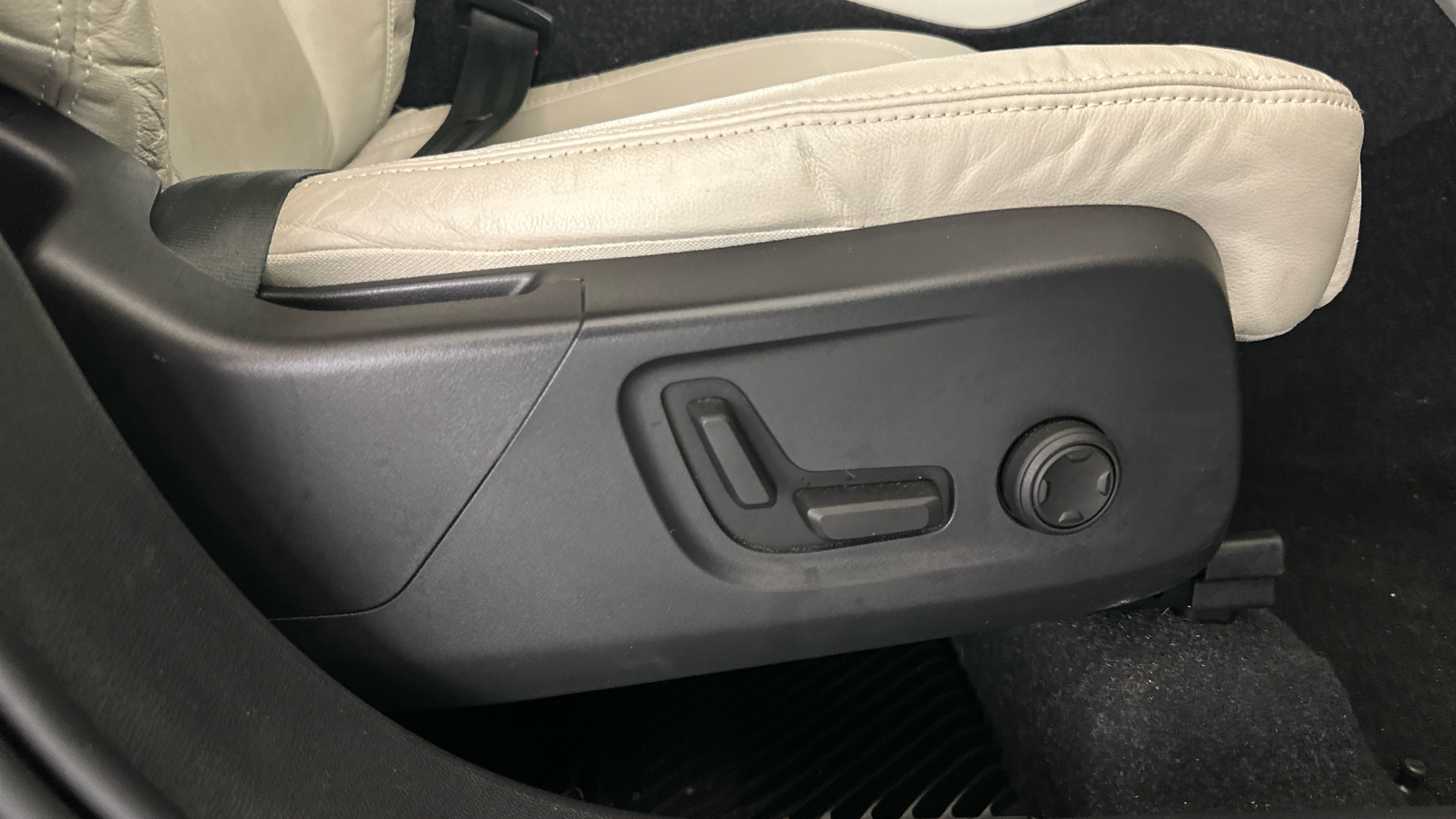 4060448 1.5 T5 Recharge PHEV Ultimate Bright 5dr Auto