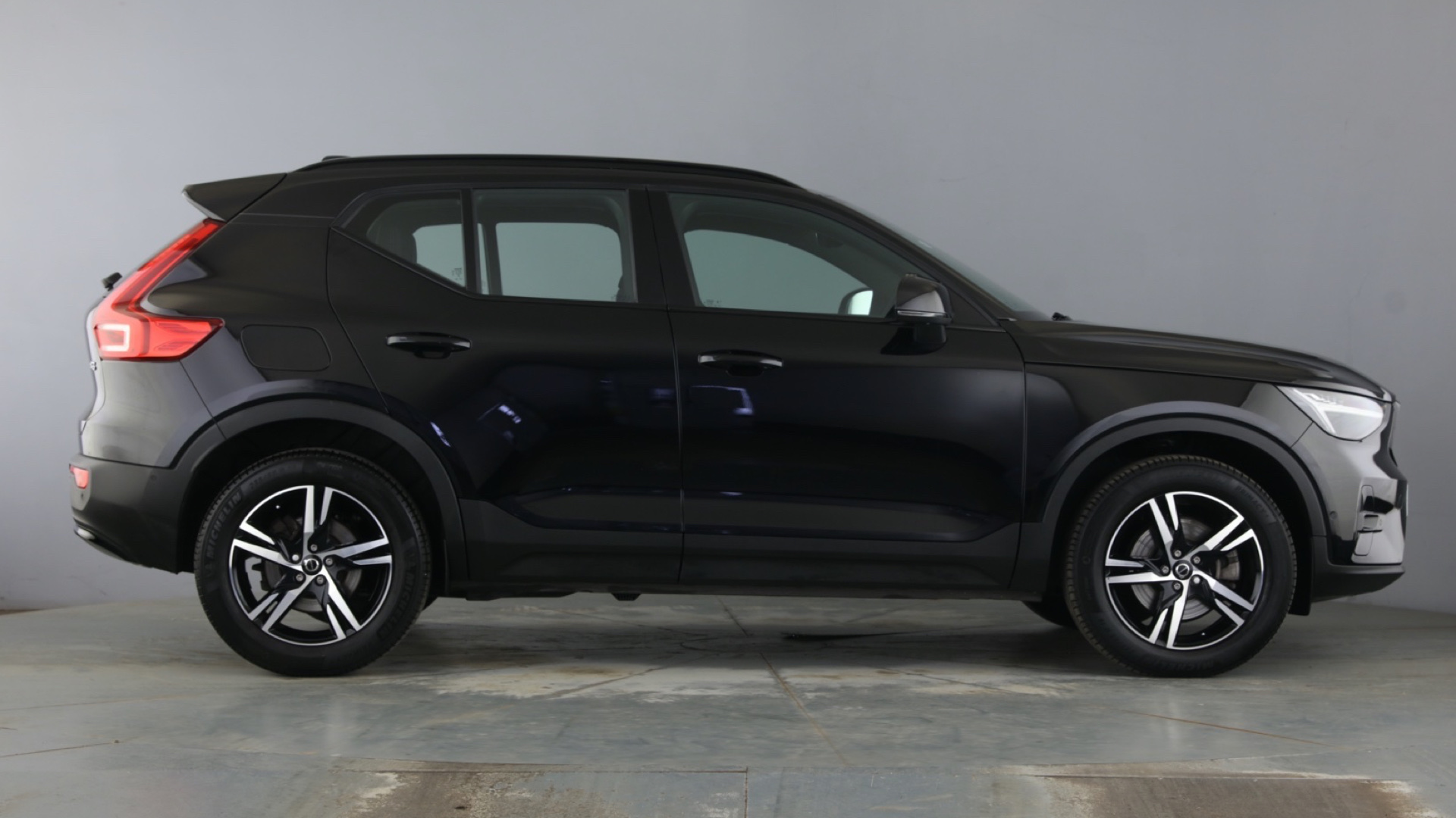 4049538 2.0 B3P Plus Dark 5dr Auto