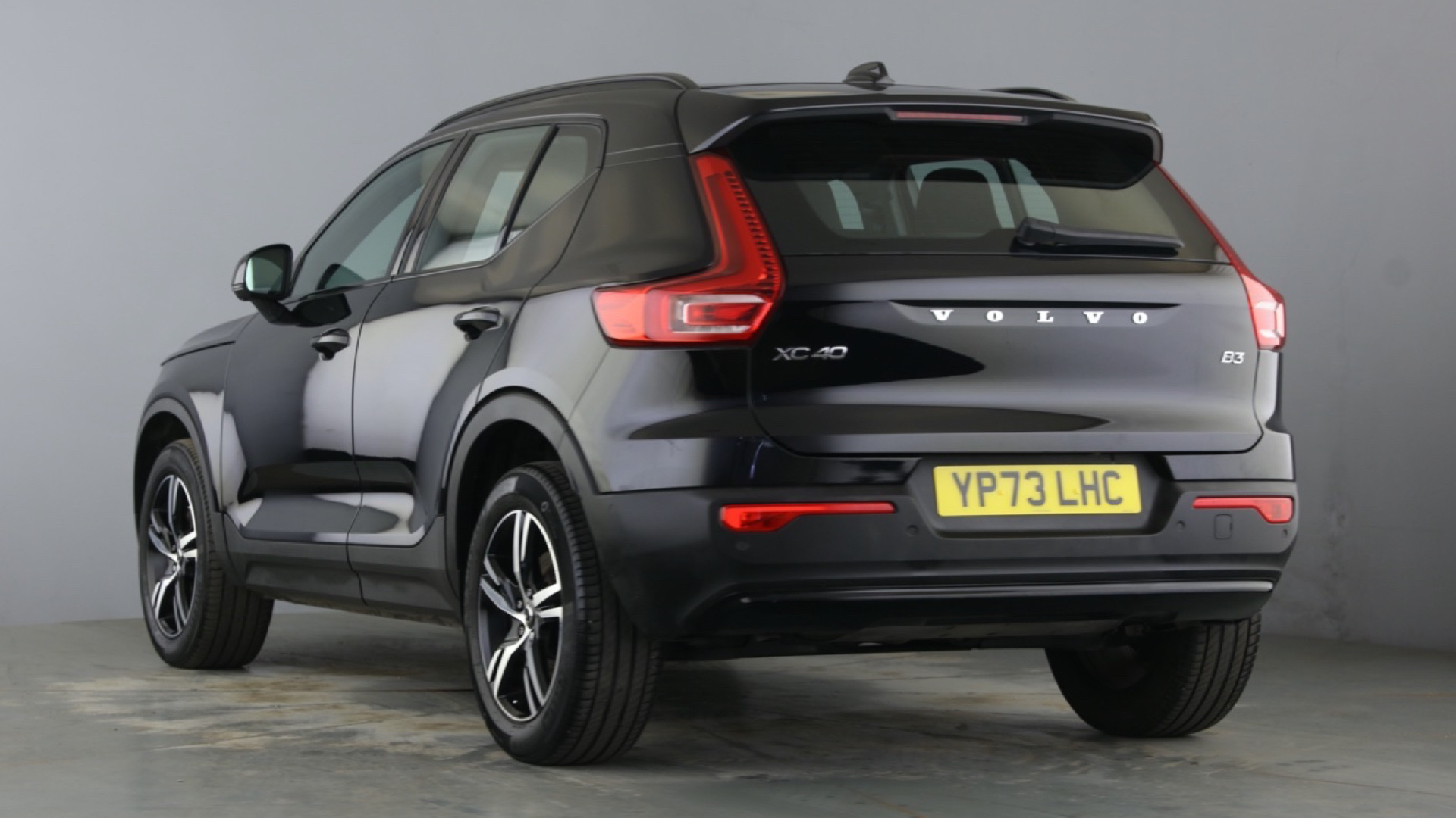 4049538 2.0 B3P Plus Dark 5dr Auto