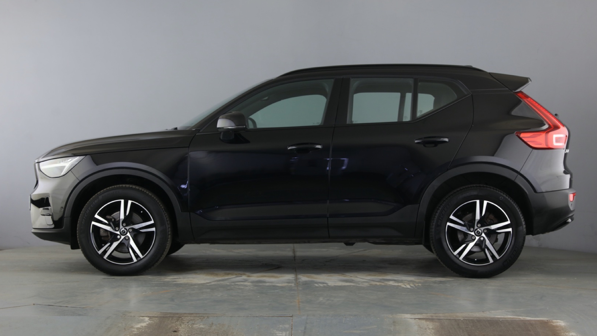 4049538 2.0 B3P Plus Dark 5dr Auto