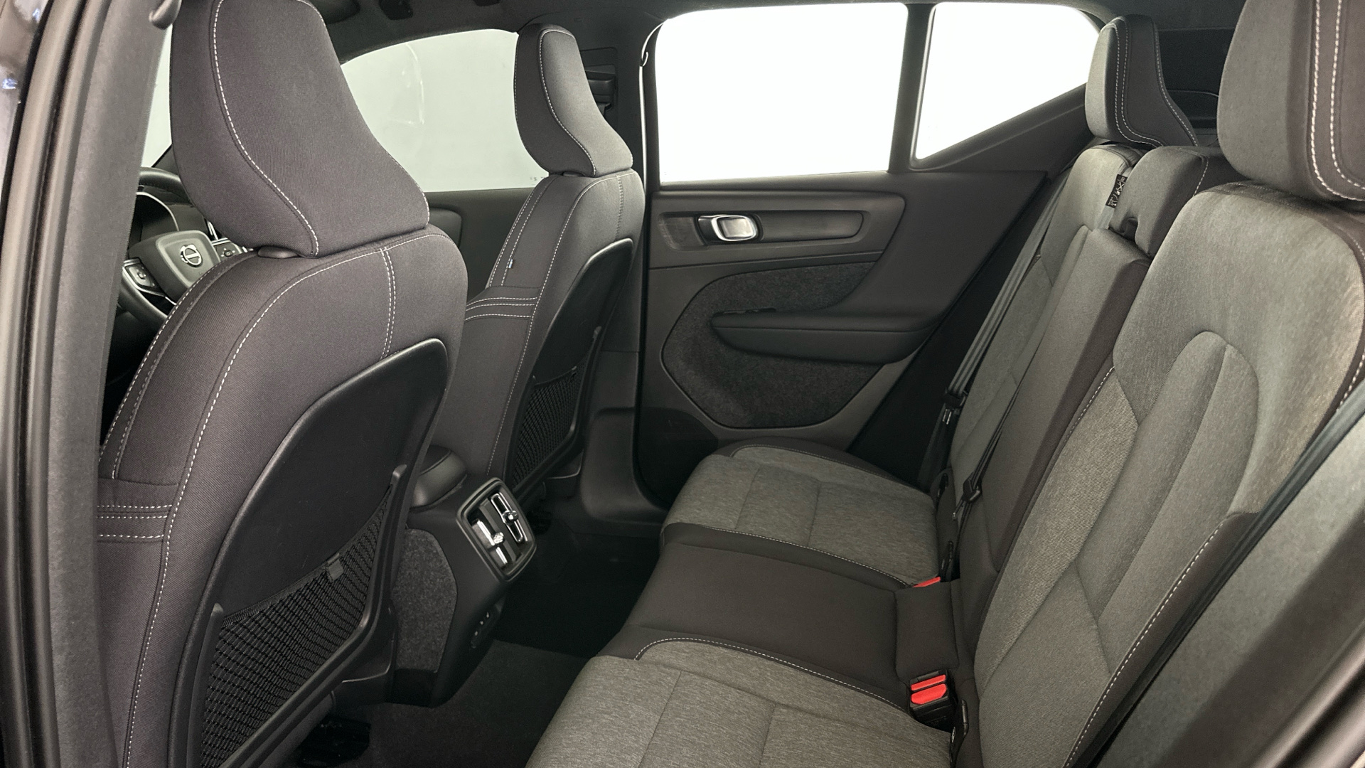 4049538 2.0 B3P Plus Dark 5dr Auto