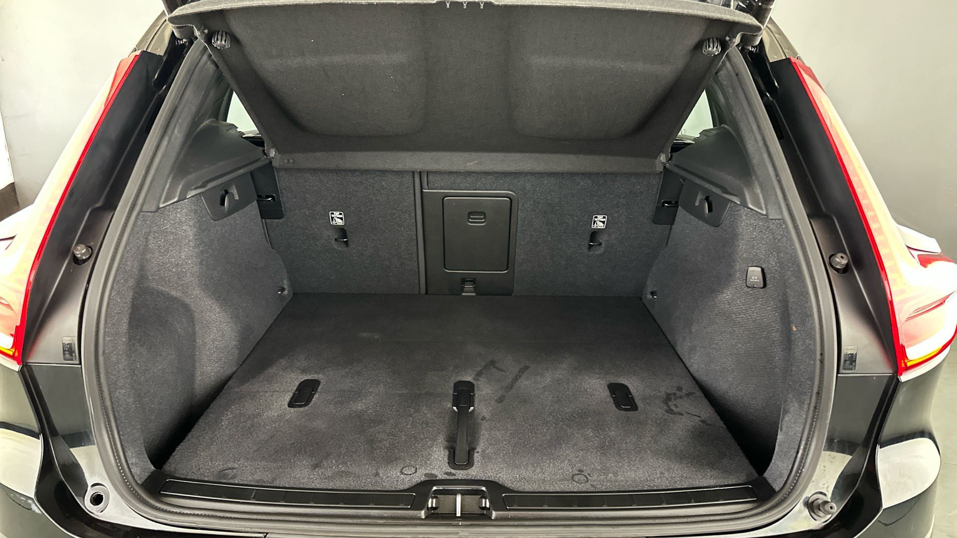 4049538 2.0 B3P Plus Dark 5dr Auto