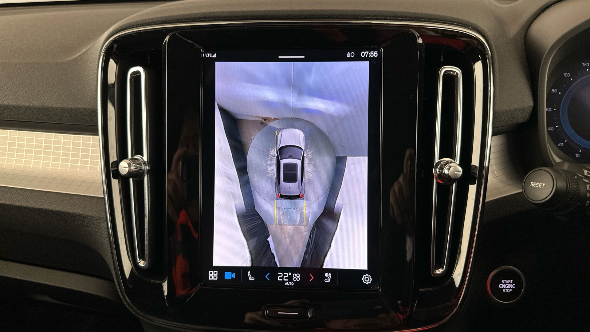 4049538 2.0 B3P Plus Dark 5dr Auto