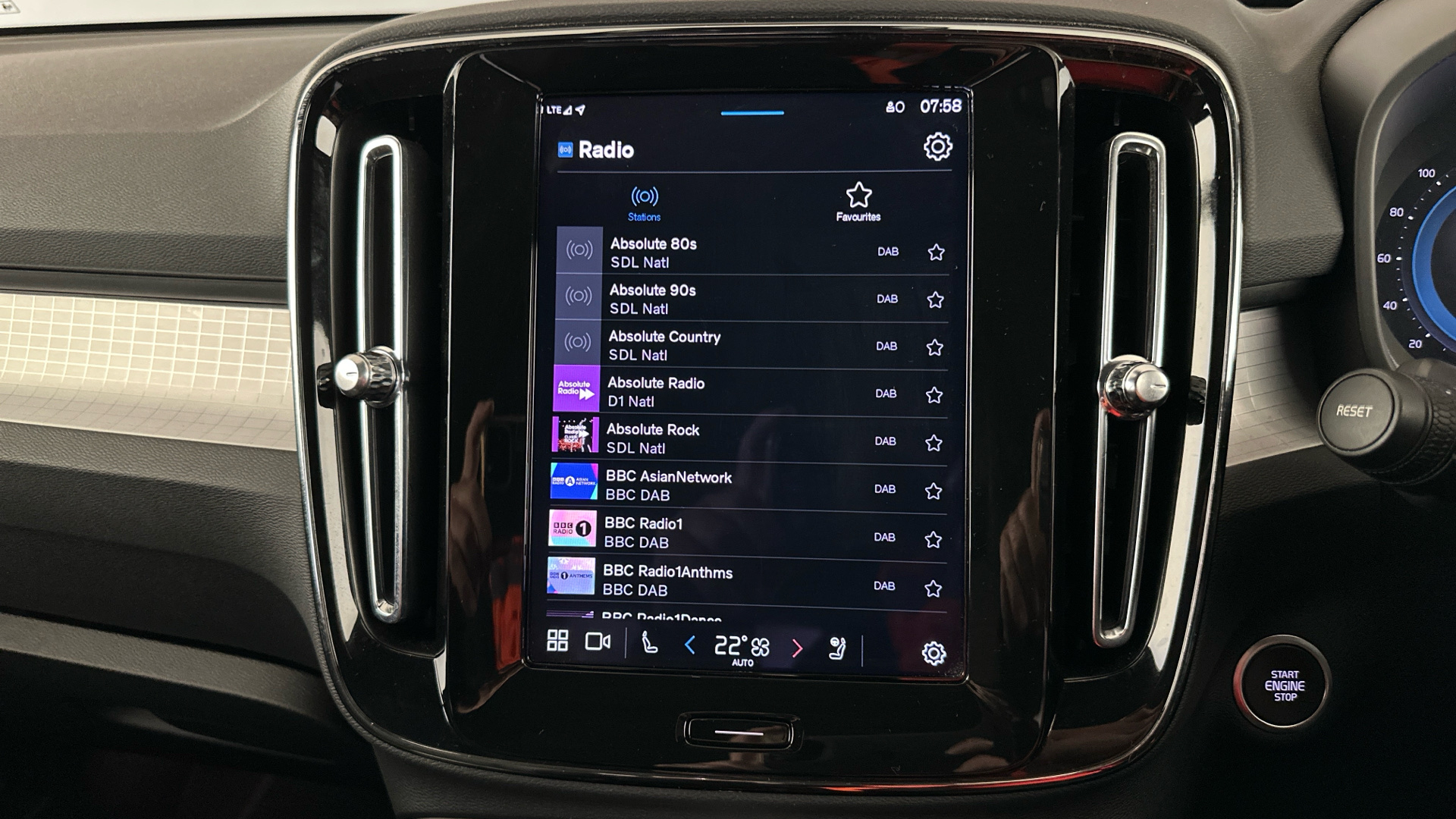 4049538 2.0 B3P Plus Dark 5dr Auto