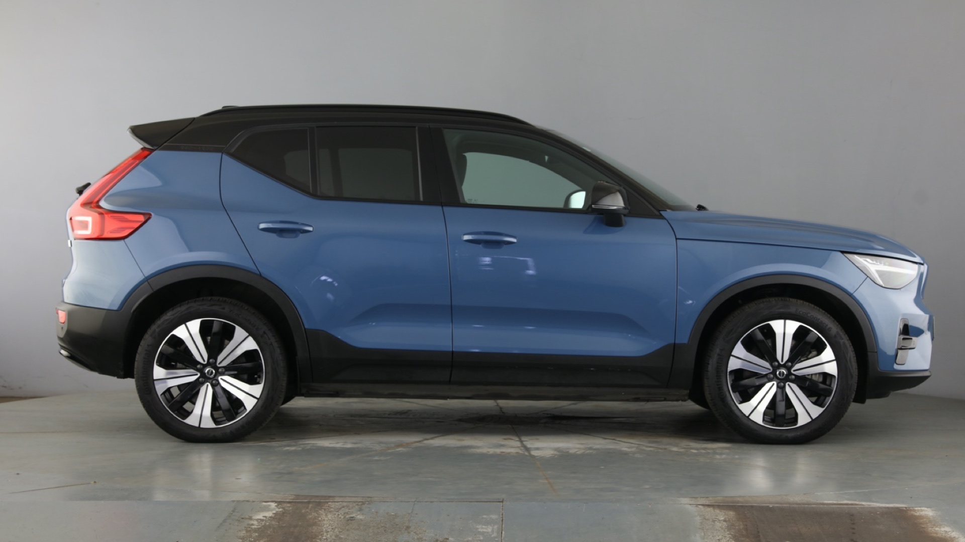 4020726 170kW Recharge Plus 69kWh 5dr Auto