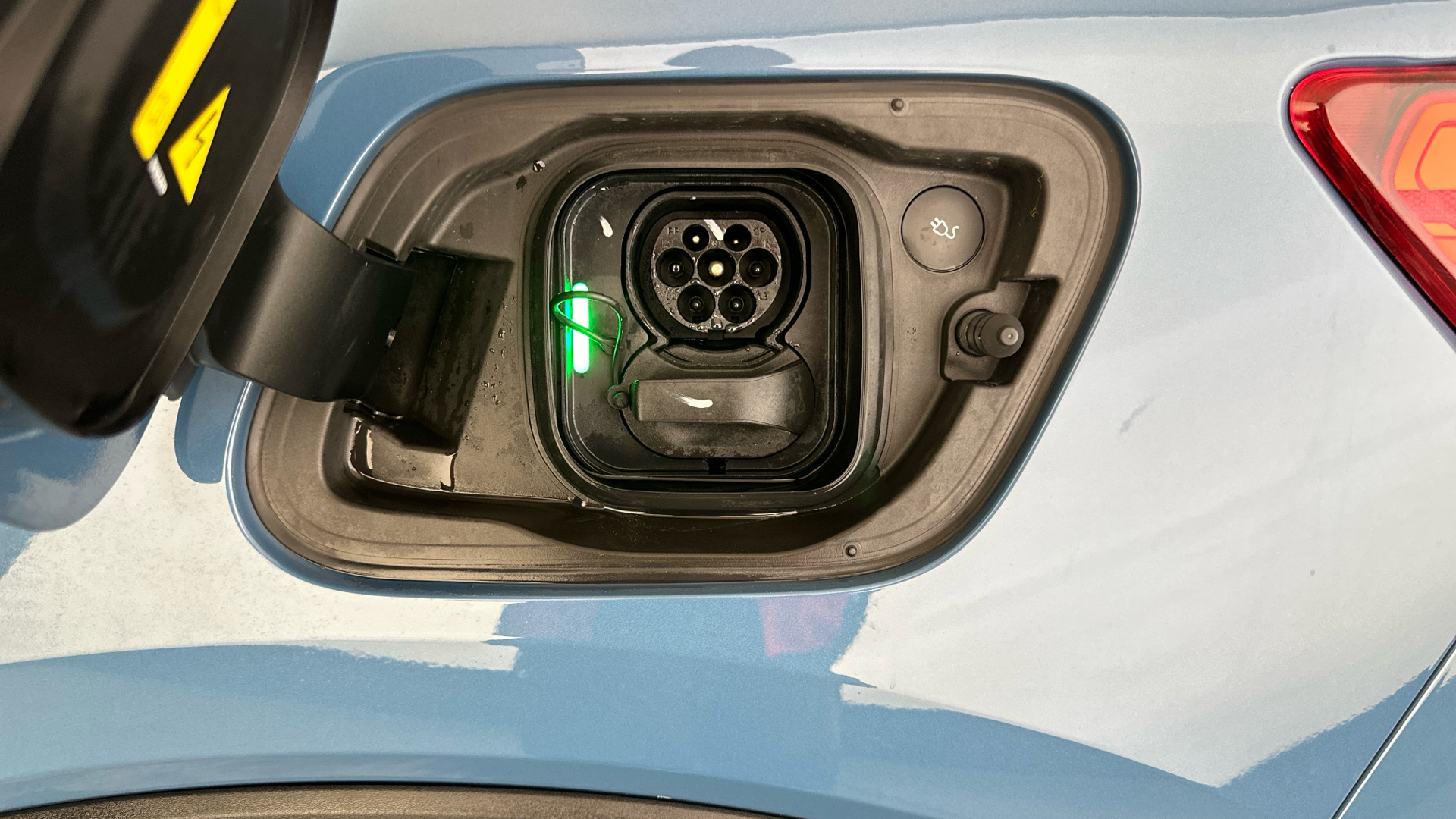 4020726 170kW Recharge Plus 69kWh 5dr Auto