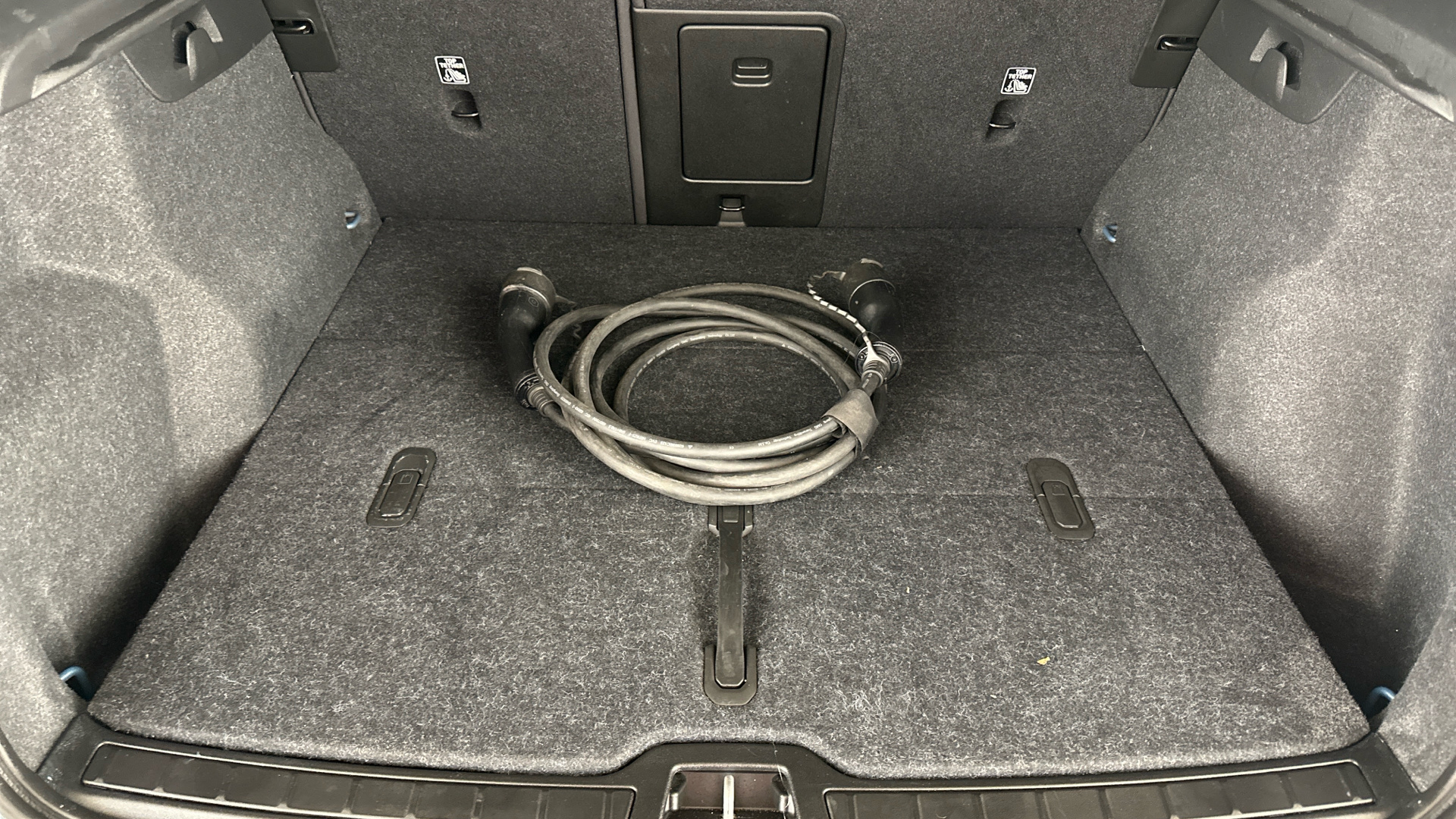 4020726 170kW Recharge Plus 69kWh 5dr Auto