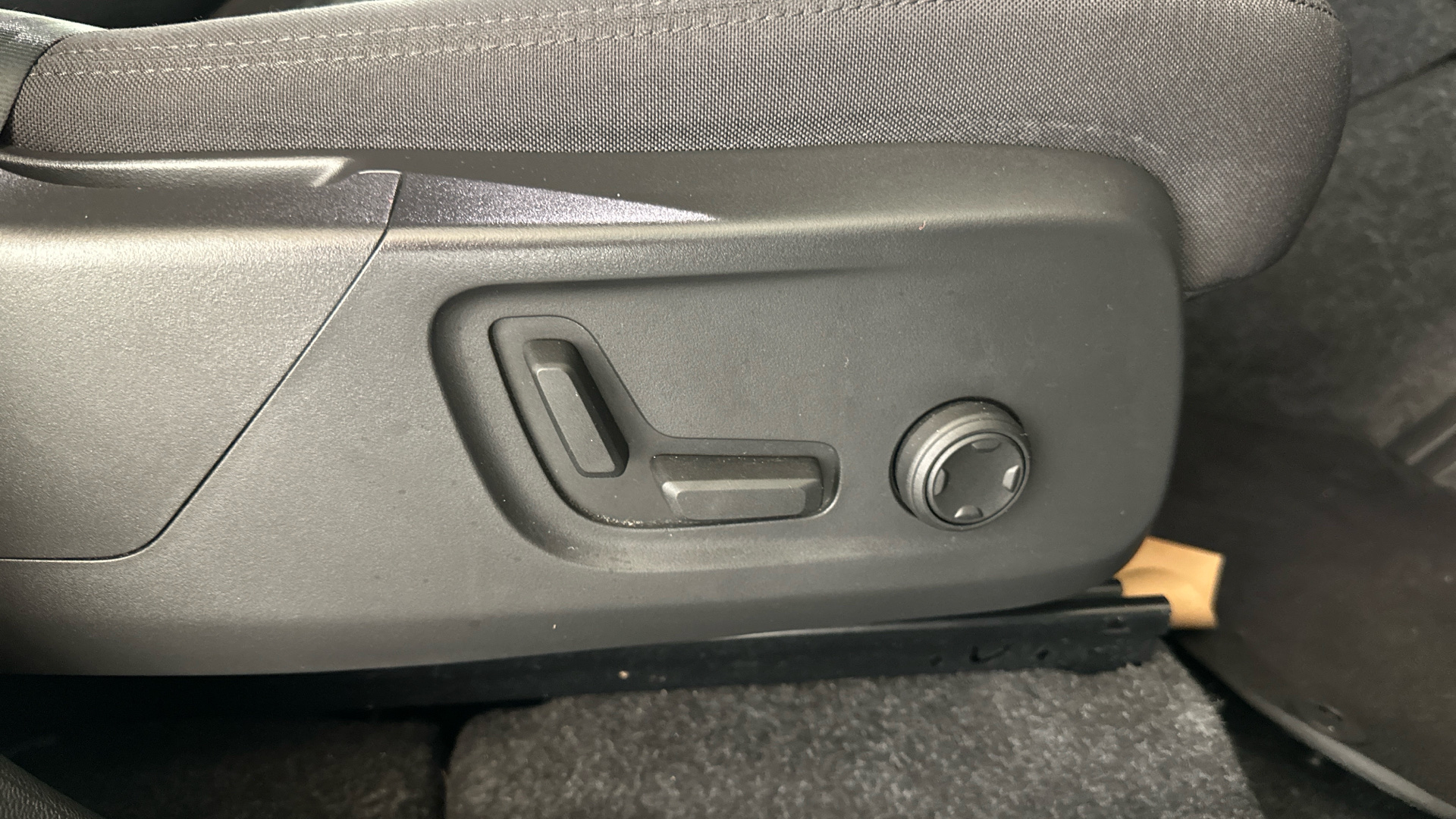 4020726 170kW Recharge Plus 69kWh 5dr Auto