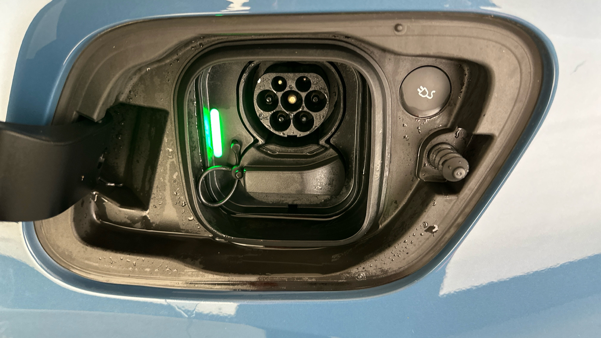 4020926 170kW Recharge Plus 69kWh 5dr Auto