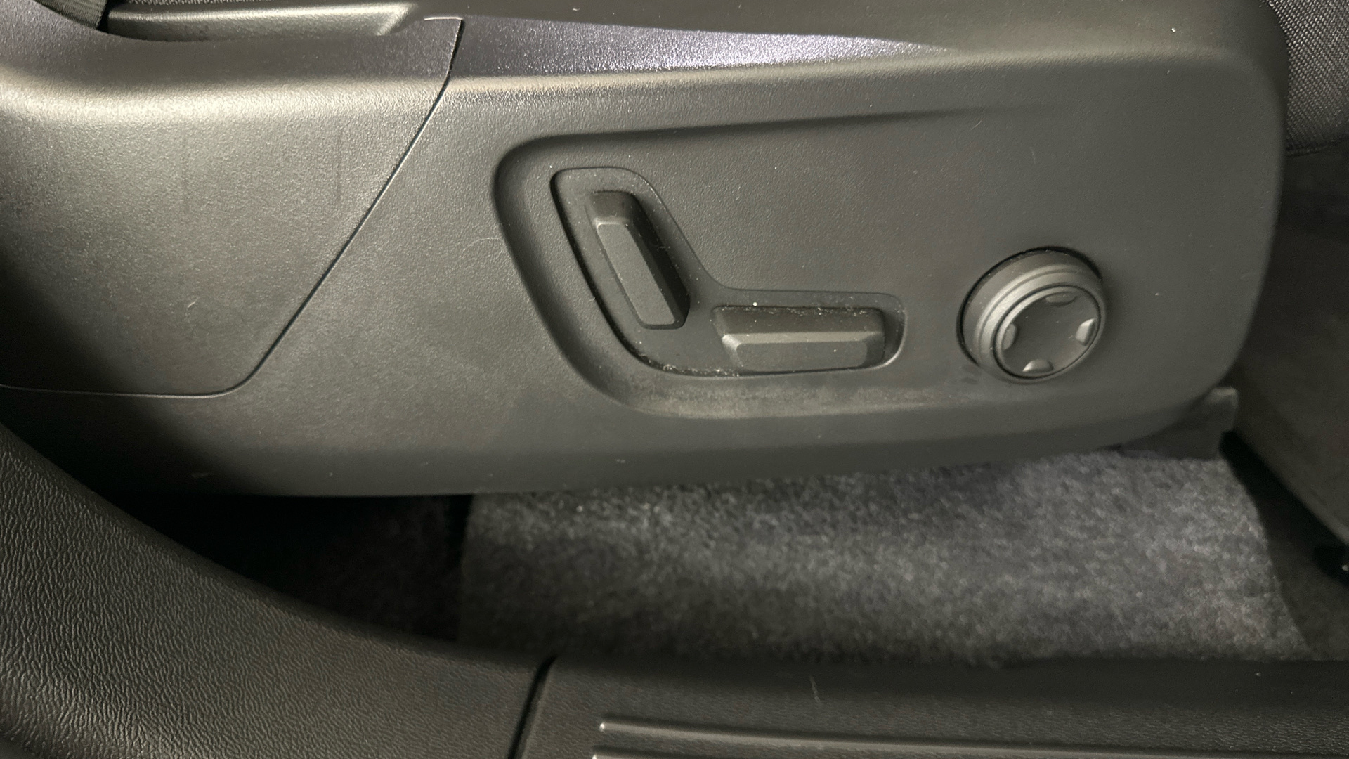 4020926 170kW Recharge Plus 69kWh 5dr Auto