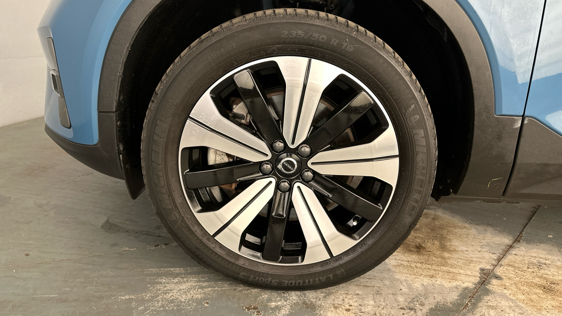 4020718 170kW Recharge Plus 69kWh 5dr Auto