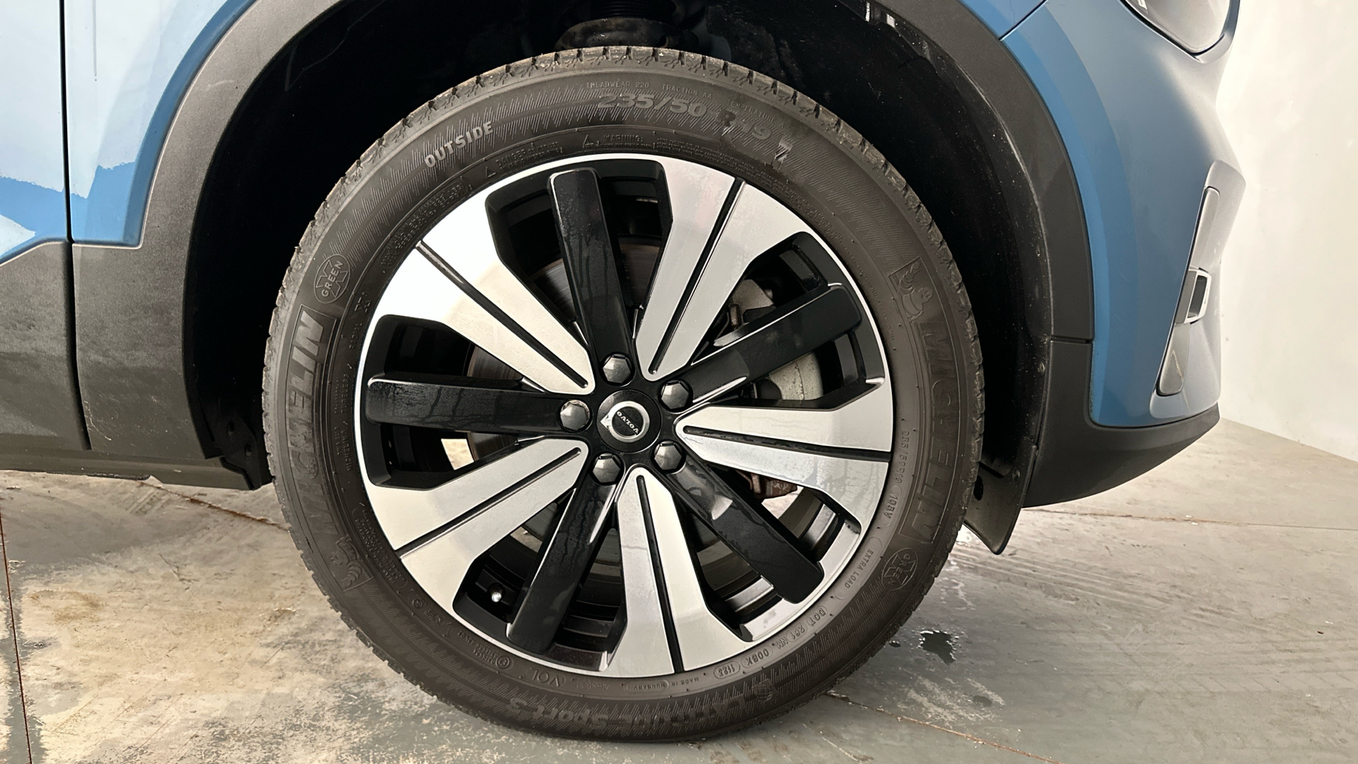 4020718 170kW Recharge Plus 69kWh 5dr Auto