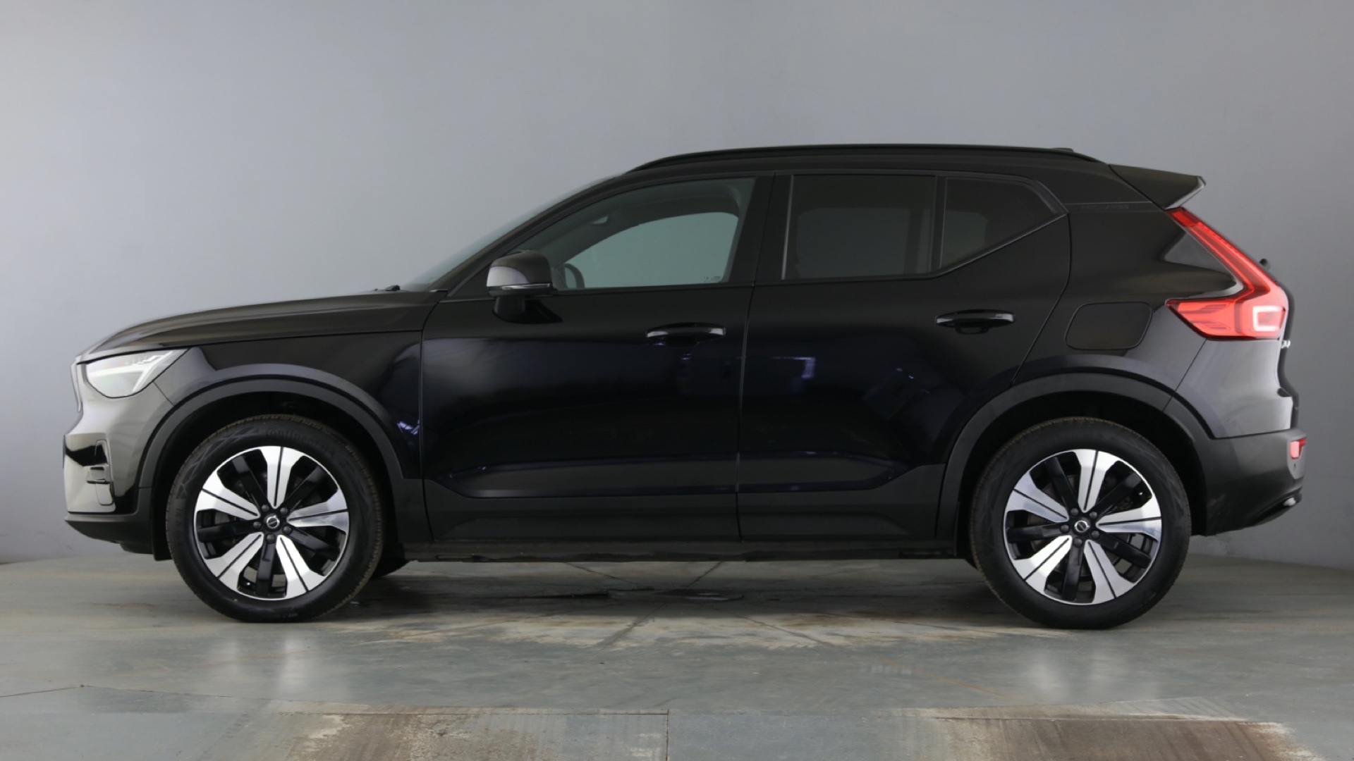 4021002 170kW Recharge Plus 69kWh 5dr Auto