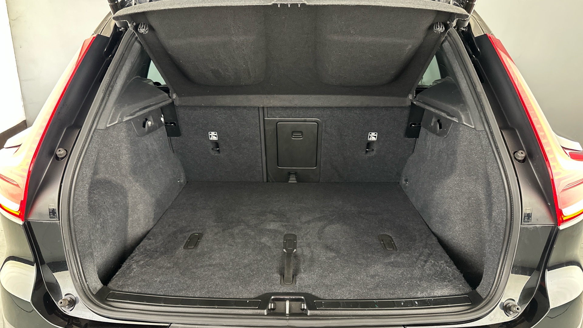 4021002 170kW Recharge Plus 69kWh 5dr Auto