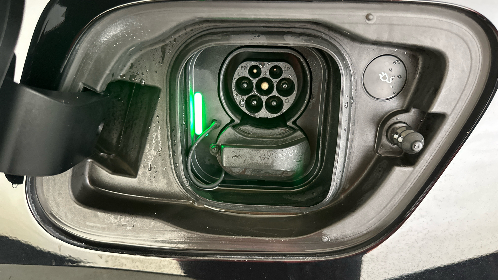 4021002 170kW Recharge Plus 69kWh 5dr Auto