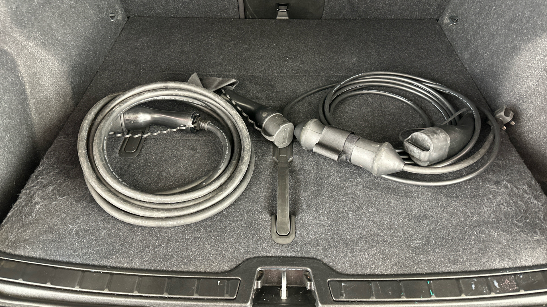 4021002 170kW Recharge Plus 69kWh 5dr Auto