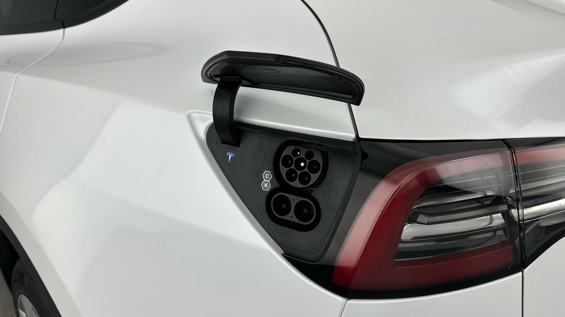 4027555 Long Range AWD 5dr Auto