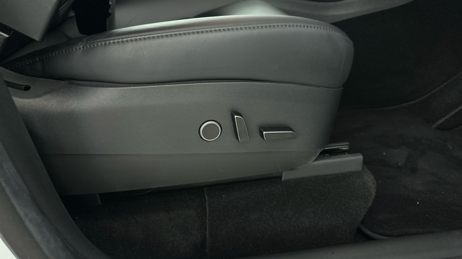 4027555 Long Range AWD 5dr Auto