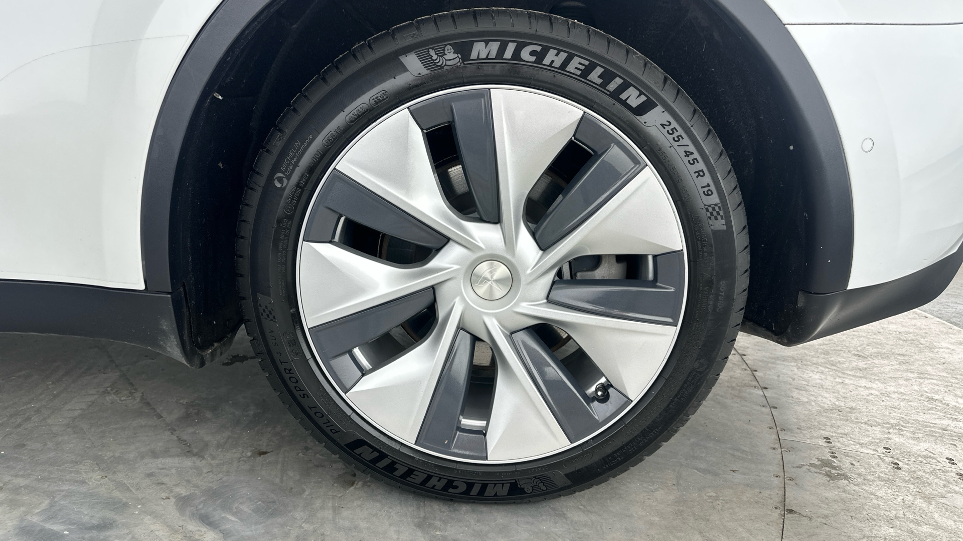 4027575 Long Range AWD 5dr Auto