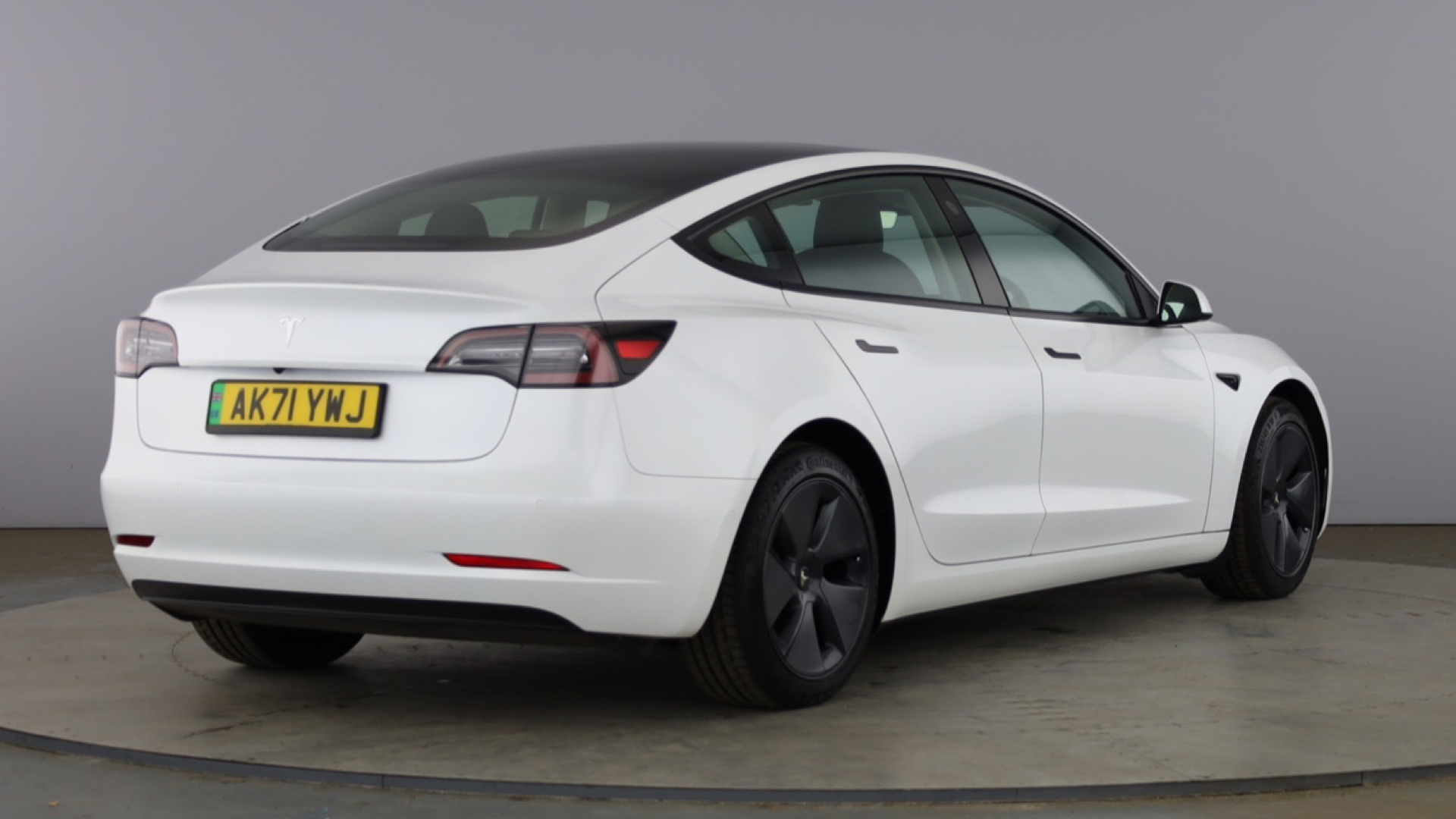 4058355 Standard Plus 4dr Auto