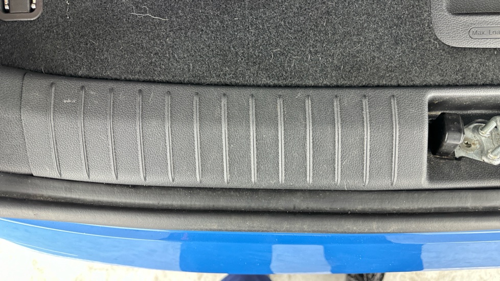 HYUNDAI KONA scratch