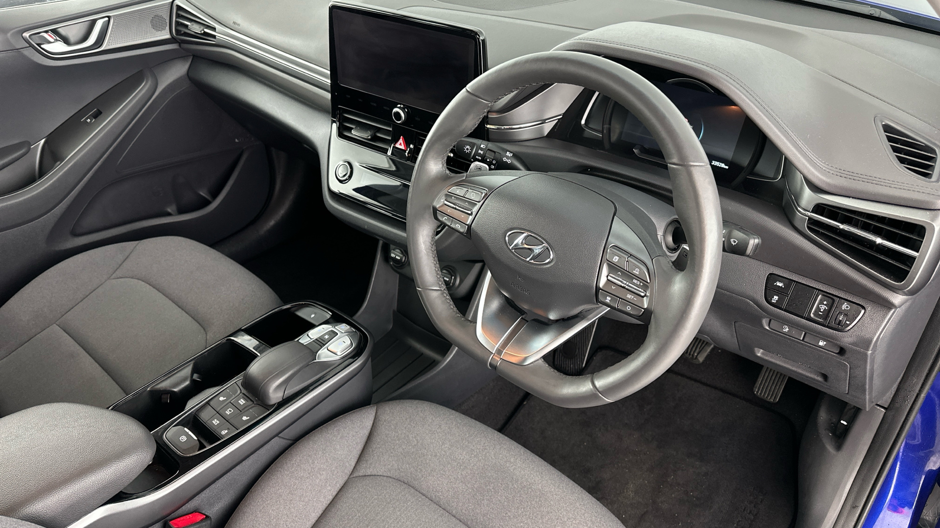 4060150 100kW Premium 38kWh 5dr Auto