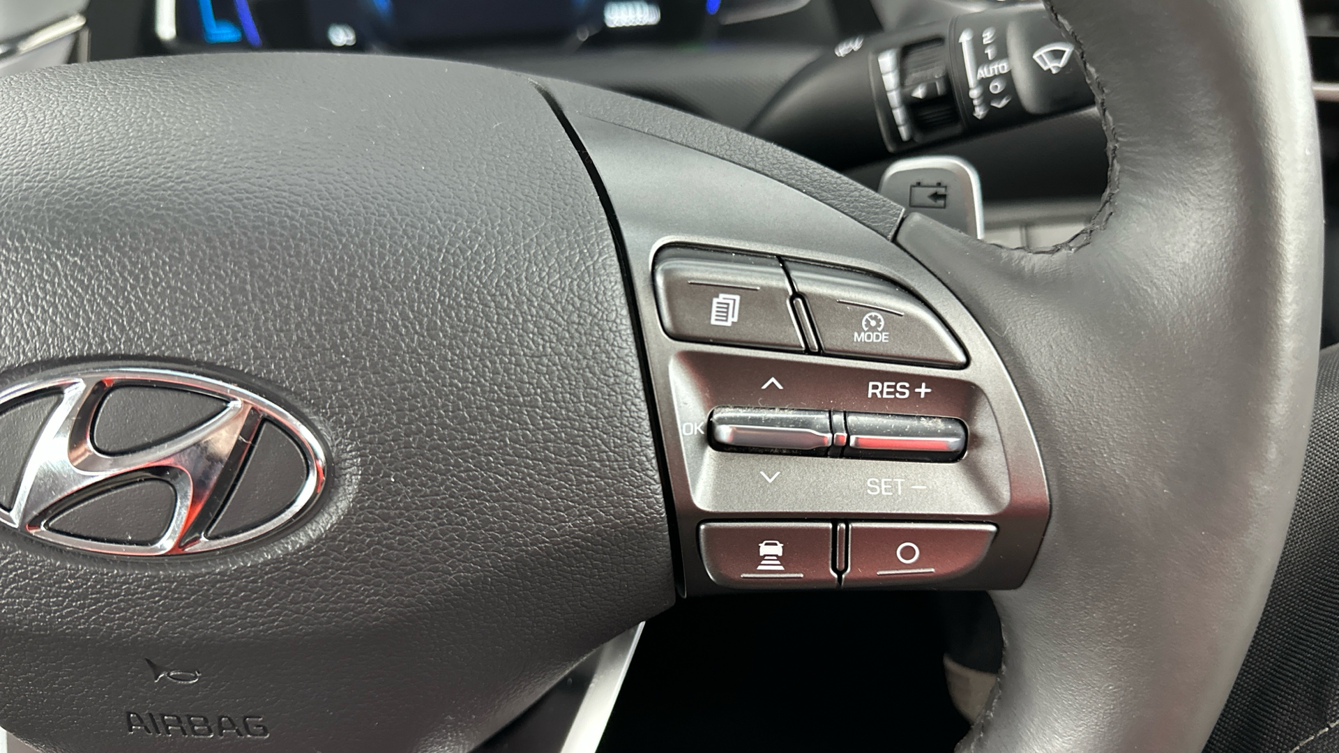 4060150 100kW Premium 38kWh 5dr Auto