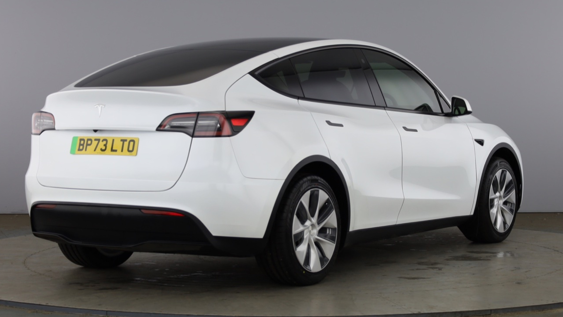 4020881 RWD 5dr Auto