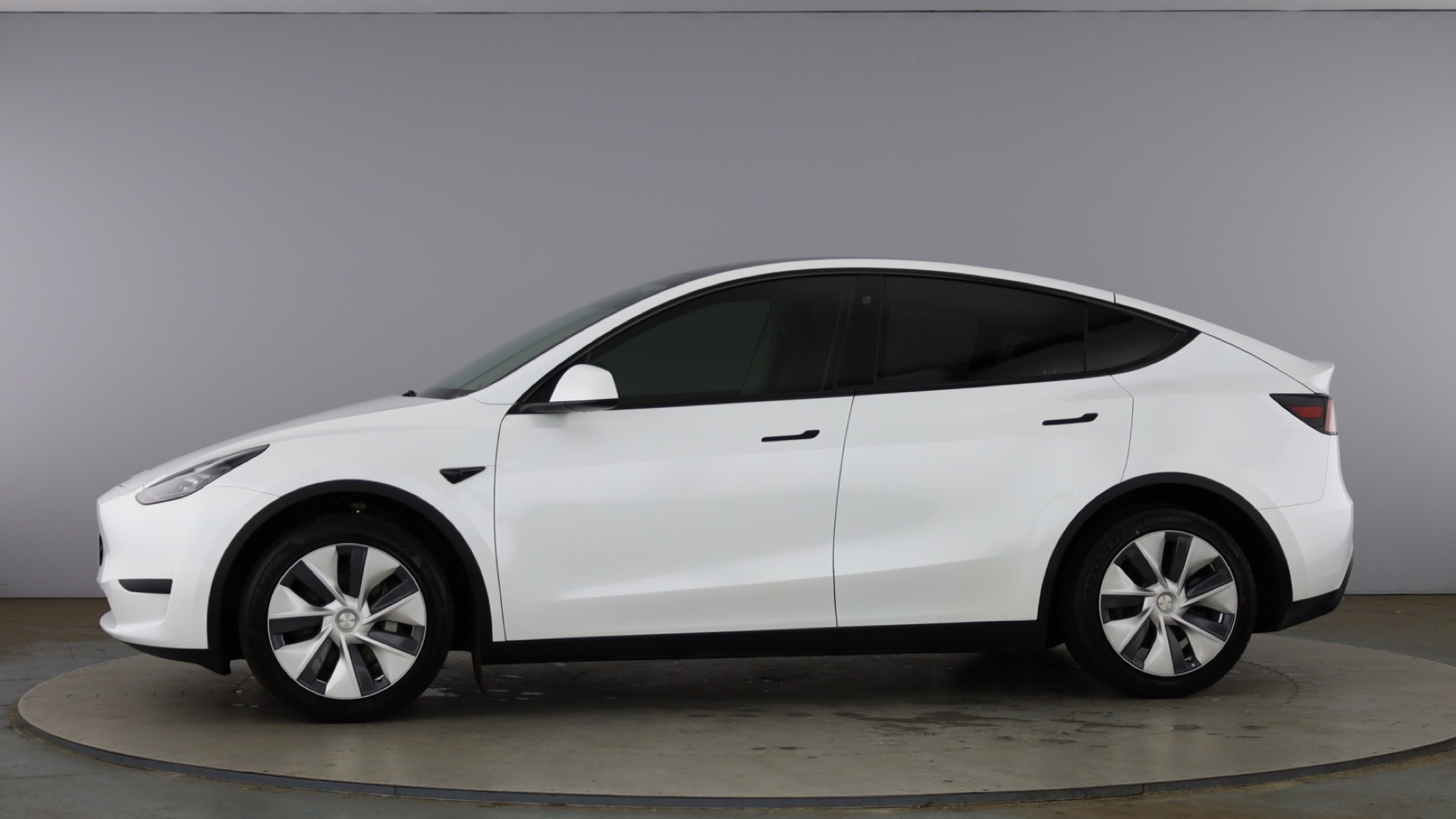 4020881 RWD 5dr Auto