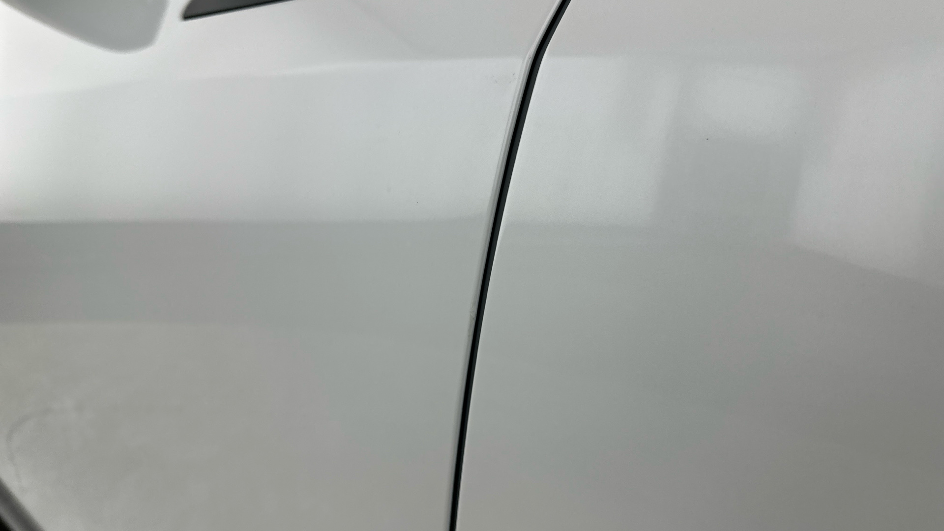 4020881 RWD 5dr Auto