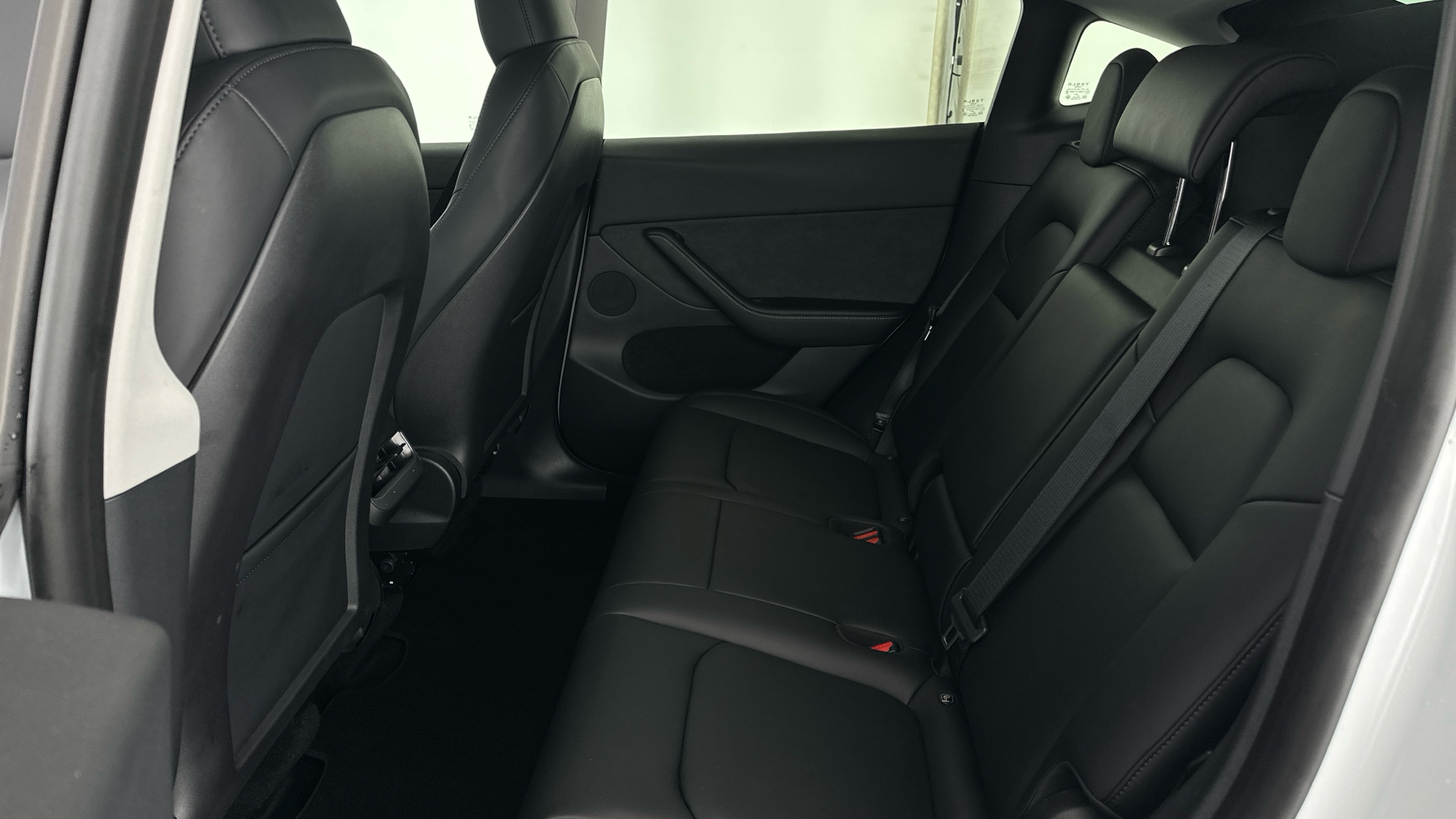 4020881 RWD 5dr Auto