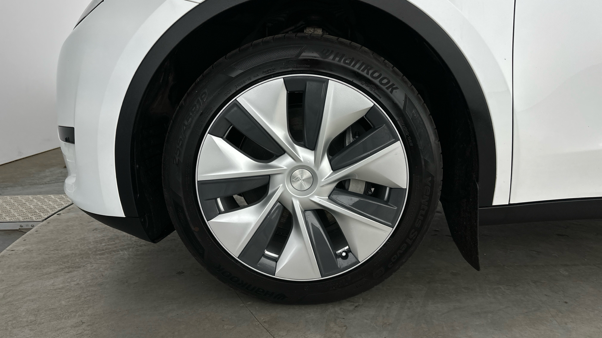 4020881 RWD 5dr Auto