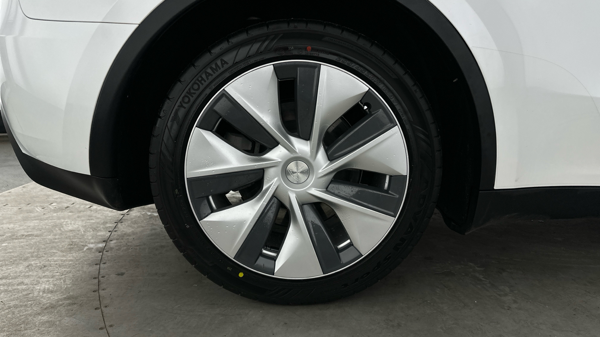 4020881 RWD 5dr Auto