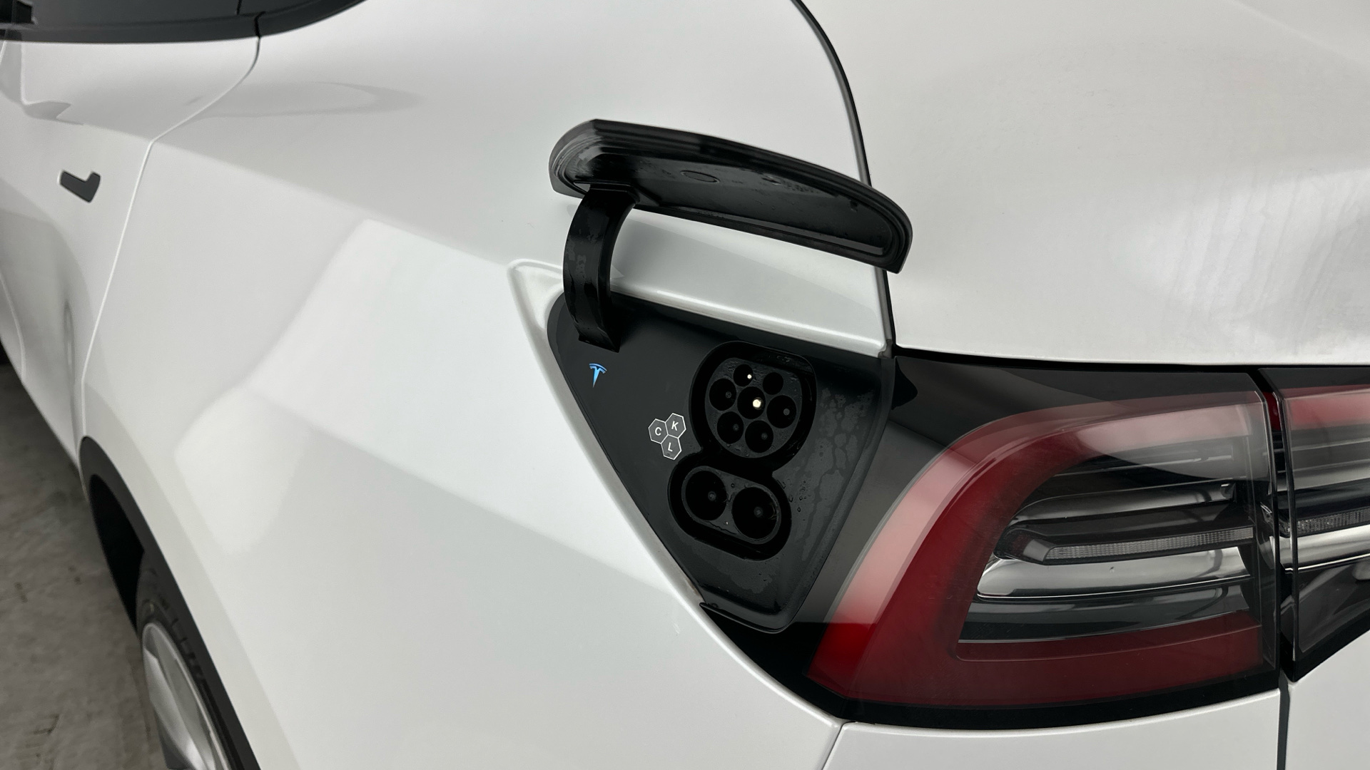 4020881 RWD 5dr Auto