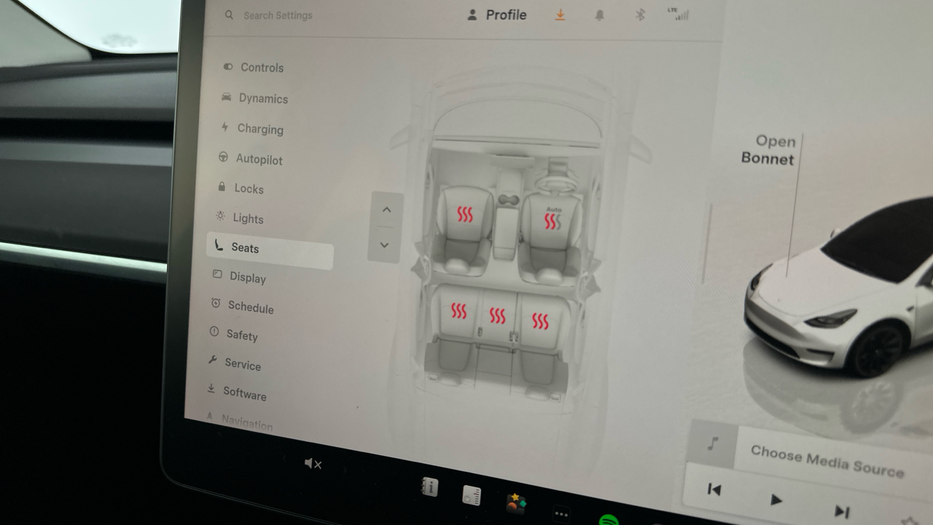 4020881 RWD 5dr Auto