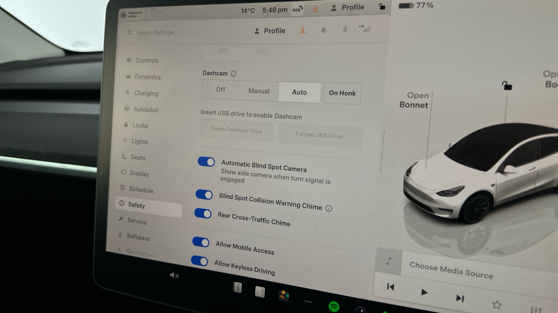 4020881 RWD 5dr Auto