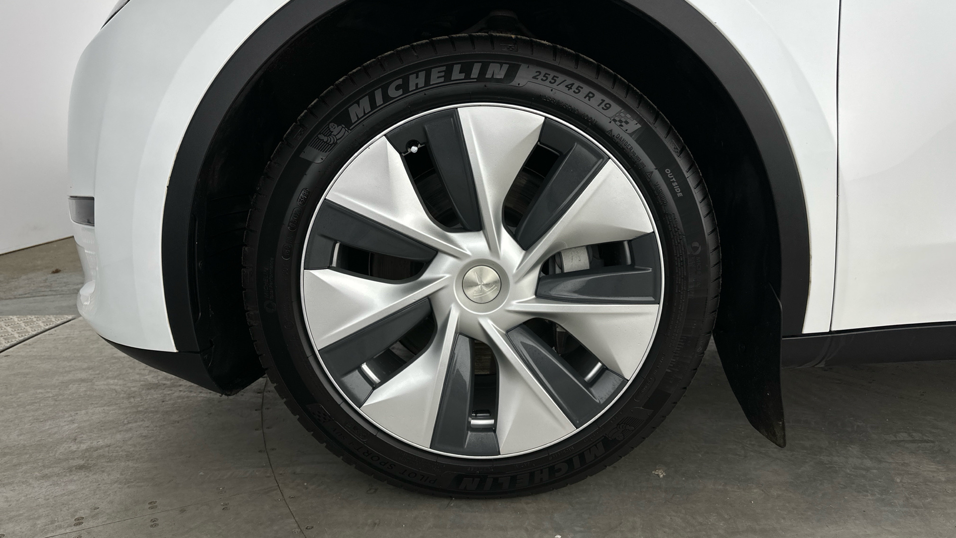 4027727 Long Range AWD 5dr Auto