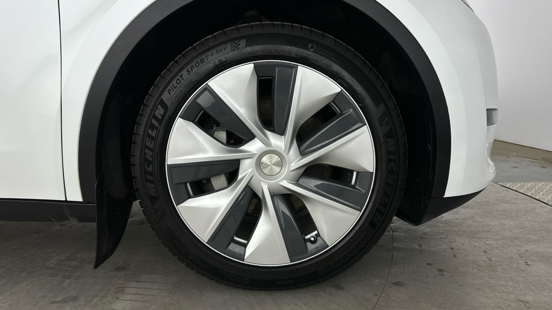 4027727 Long Range AWD 5dr Auto