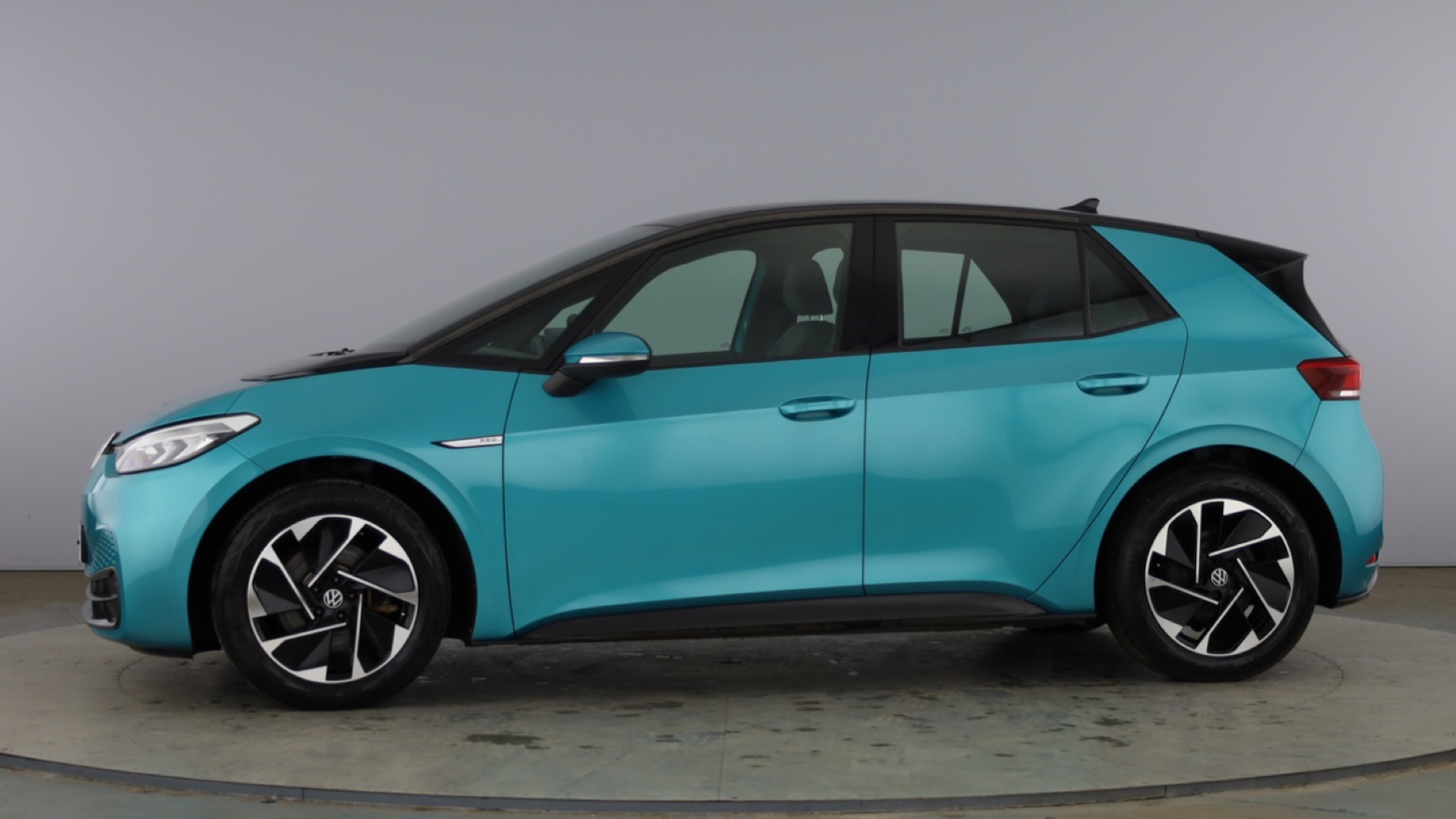 4049547 150kW Life Pro Performance 58kWh 5dr Auto