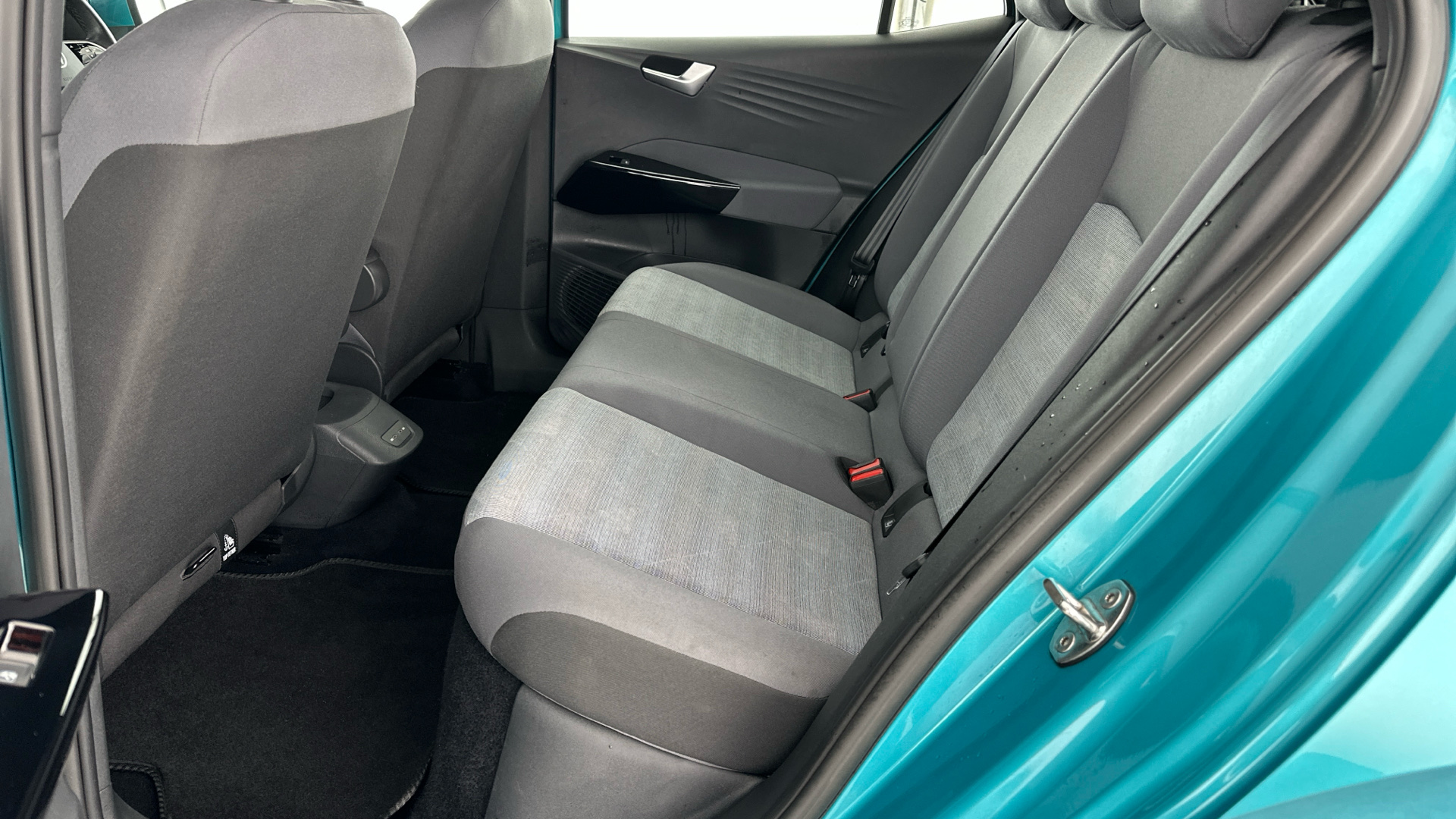 4049547 150kW Life Pro Performance 58kWh 5dr Auto