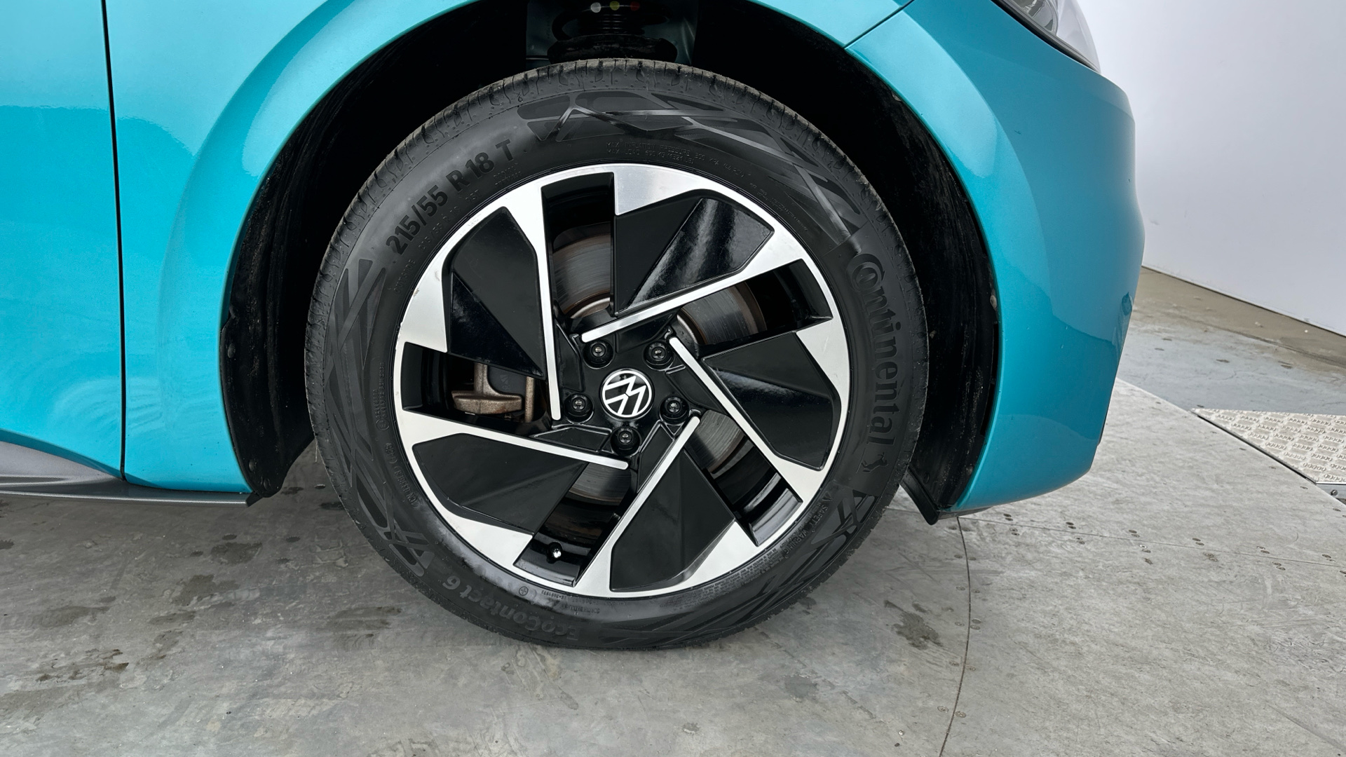 4049547 150kW Life Pro Performance 58kWh 5dr Auto